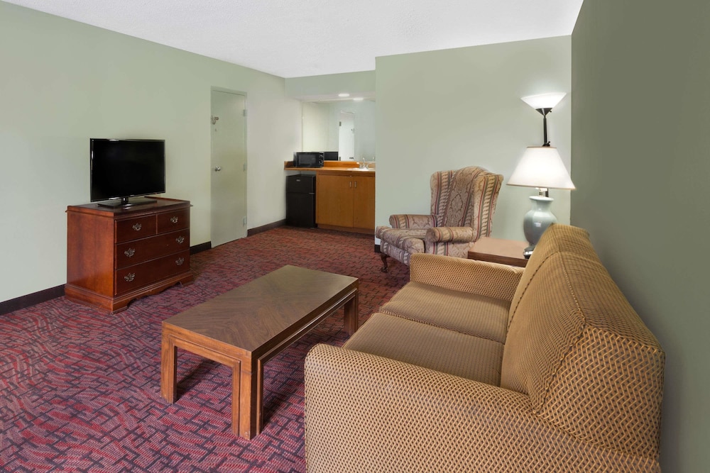 Days Inn By Wyndham Mccomb Ms 18/30