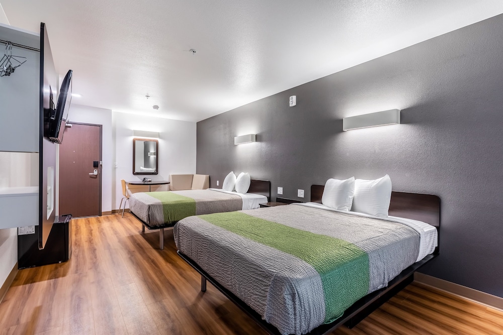 Motel6 Las Vegas, NV - Motor Speedway 38/48