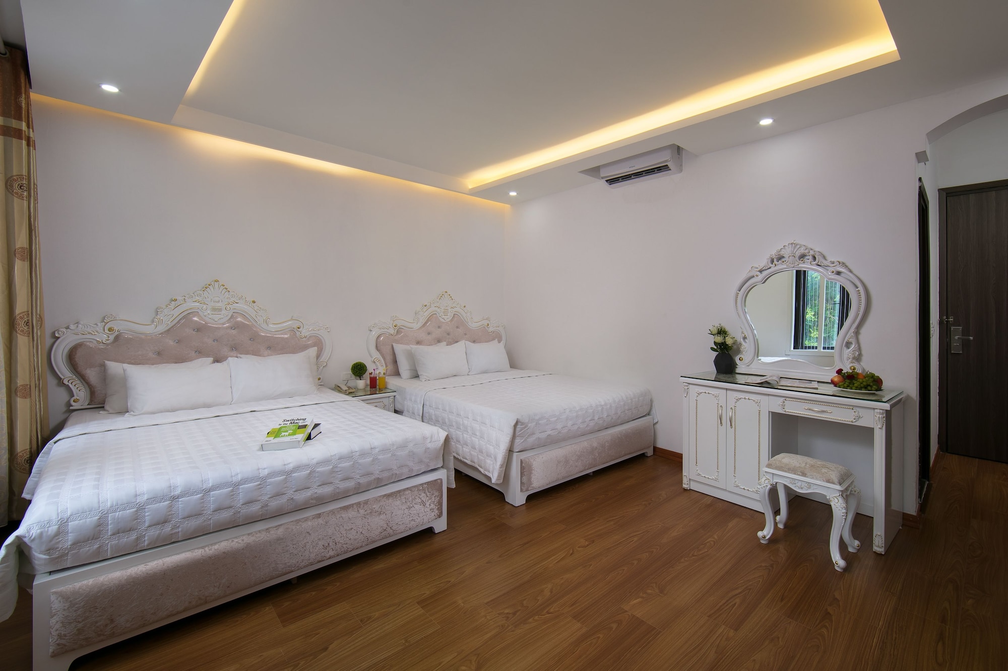 Oriental, Family, 2 Double Beds, City or Lake View