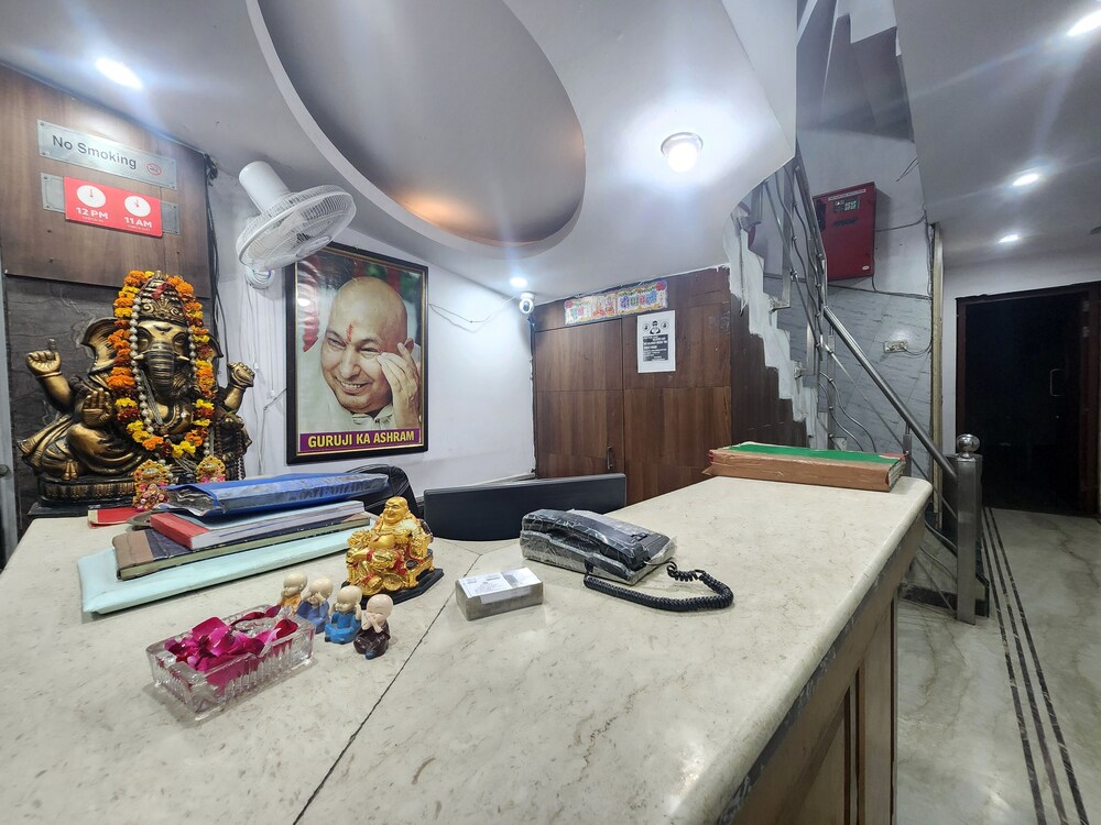Oyo Rooms 760 Karol Bagh Metro Station 12/50