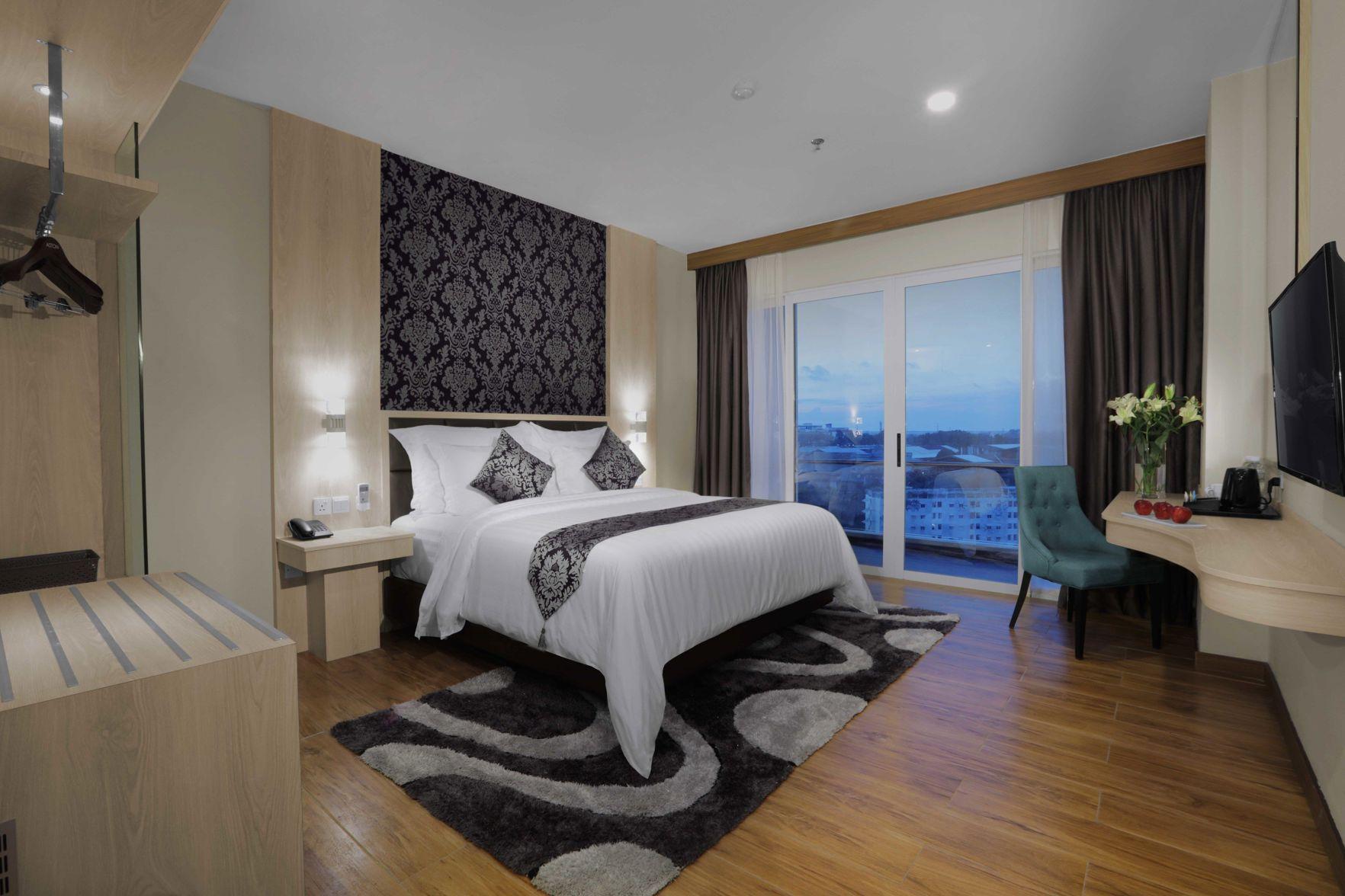 Premier, Deluxe, Apartment Building