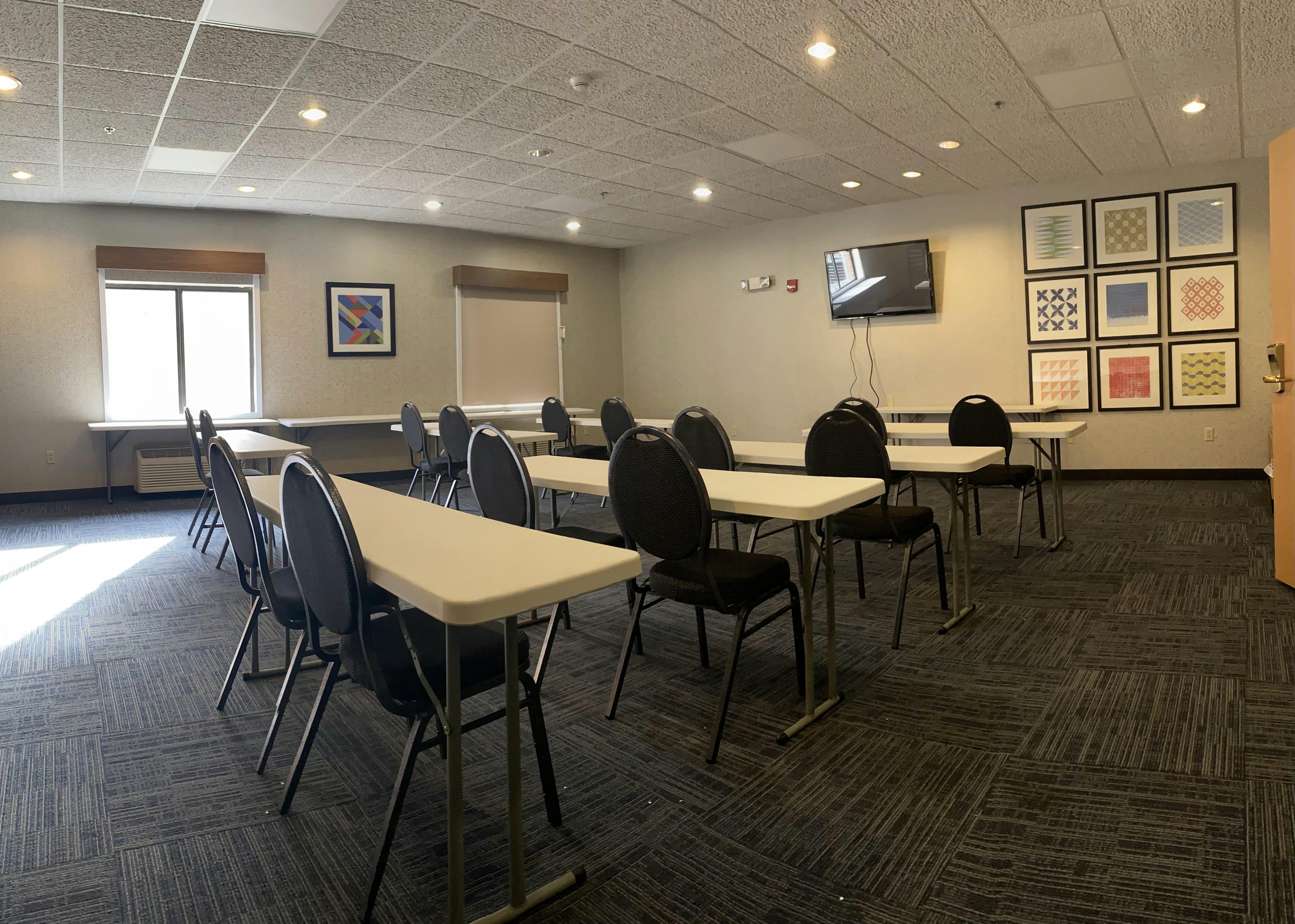 Holiday Inn Express Hotel Suites Logansport 67/70