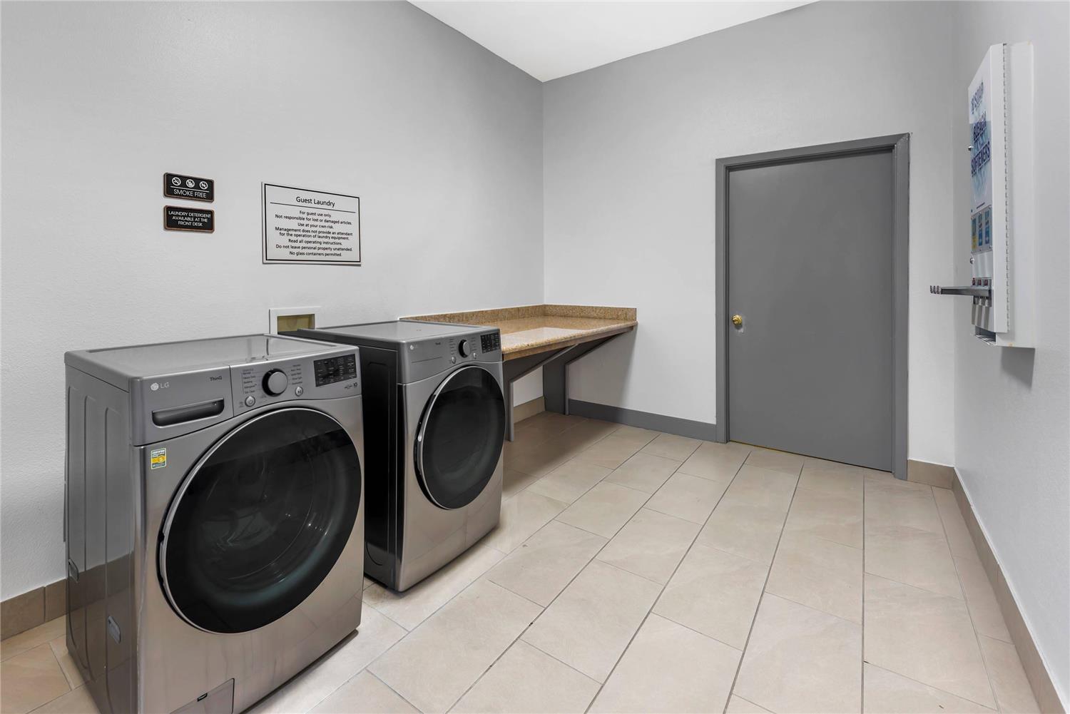 Comfort Inn & Suites Schulenburg TX 15/23