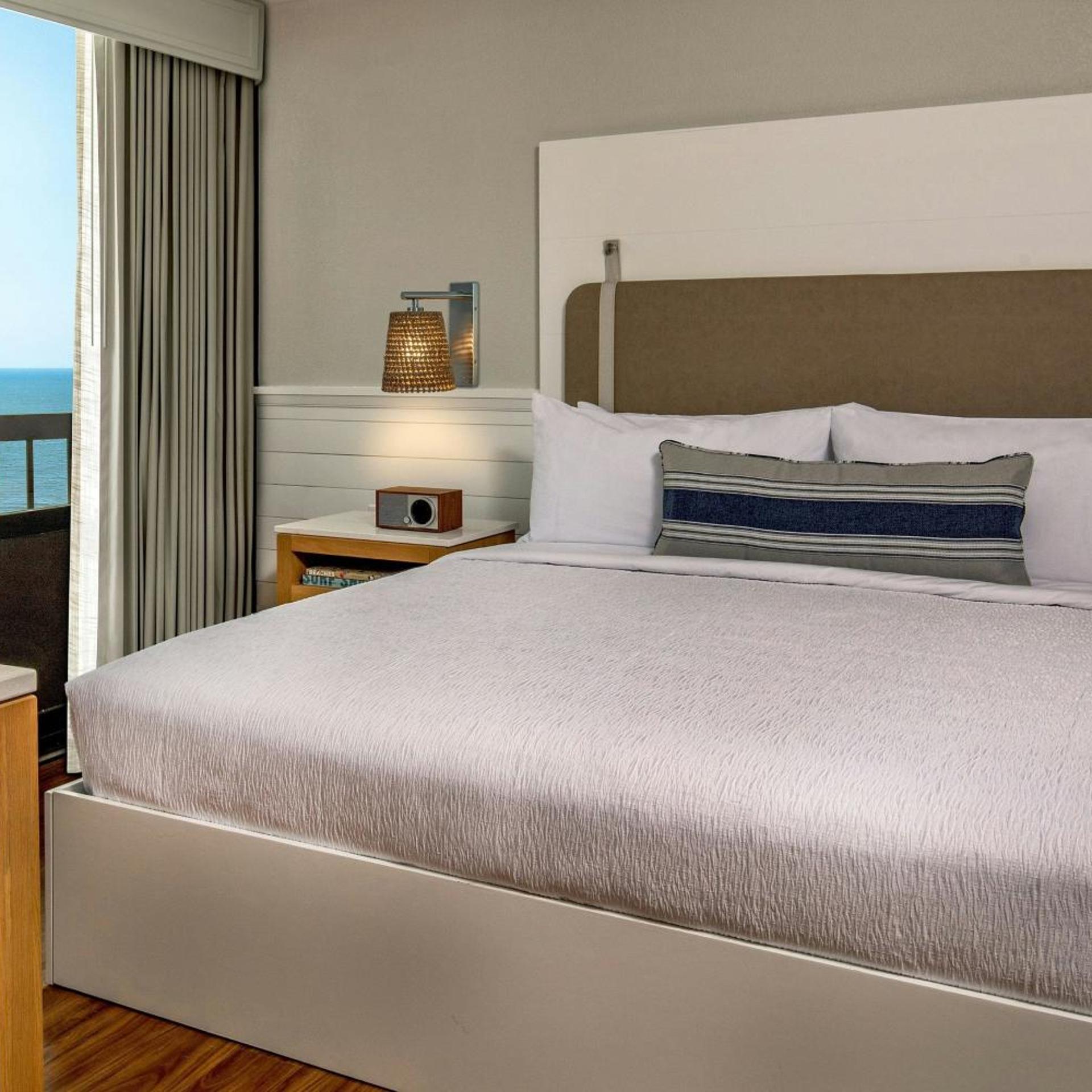 Room, King Bed, Side Ocean View, Ocean View, Sofa