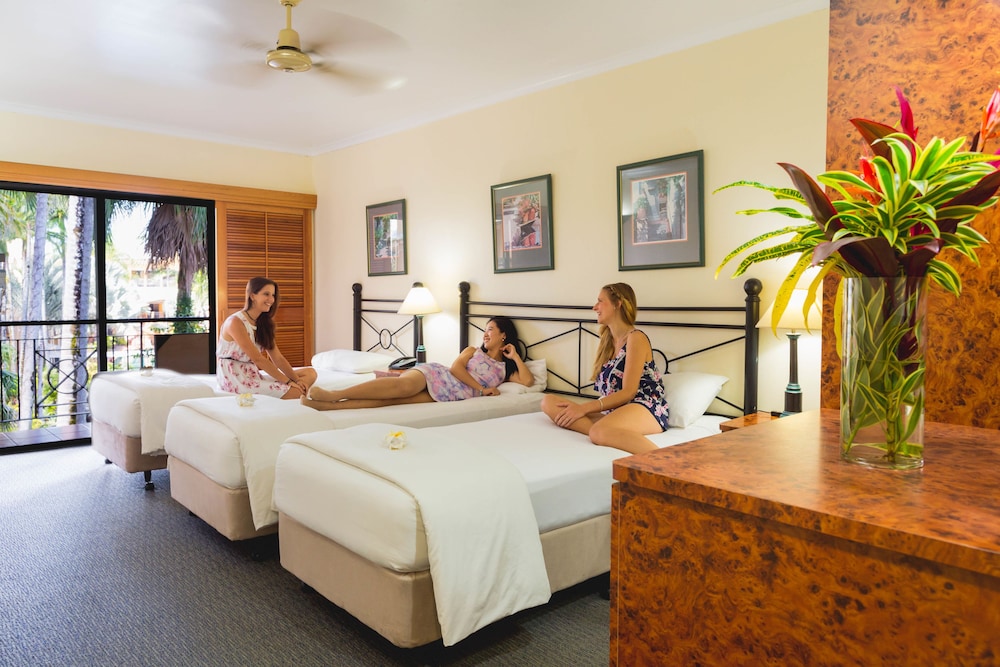 Palm Royale Cairns 16/27