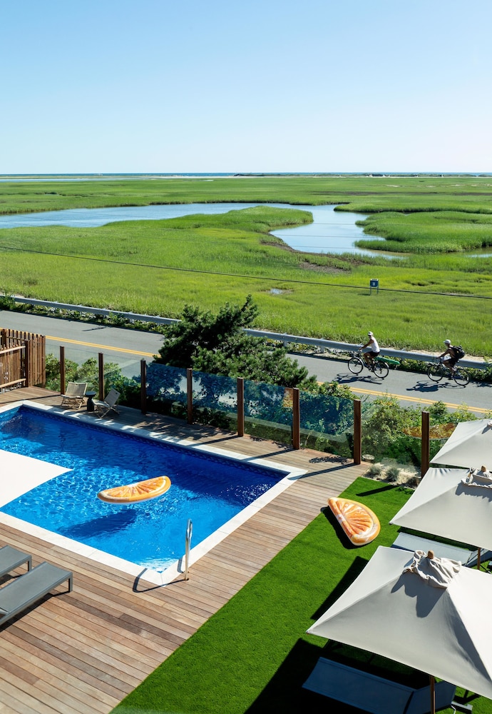 AWOL Hotel Provincetown 39/43