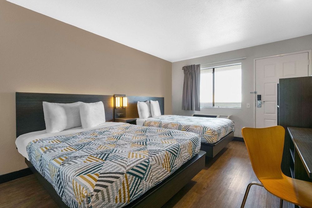 Motel6 Merced, CA - North 23/43
