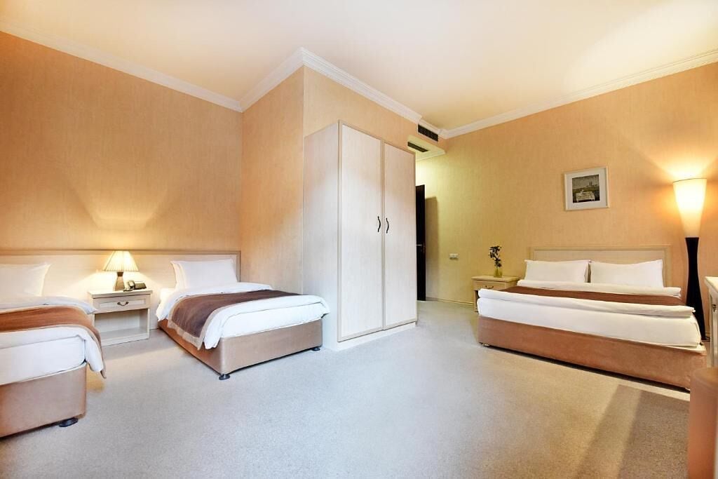 ROOM, TRIPLE