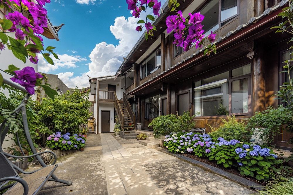 Lijiang Naxi Hereditary Courtyard 37/49