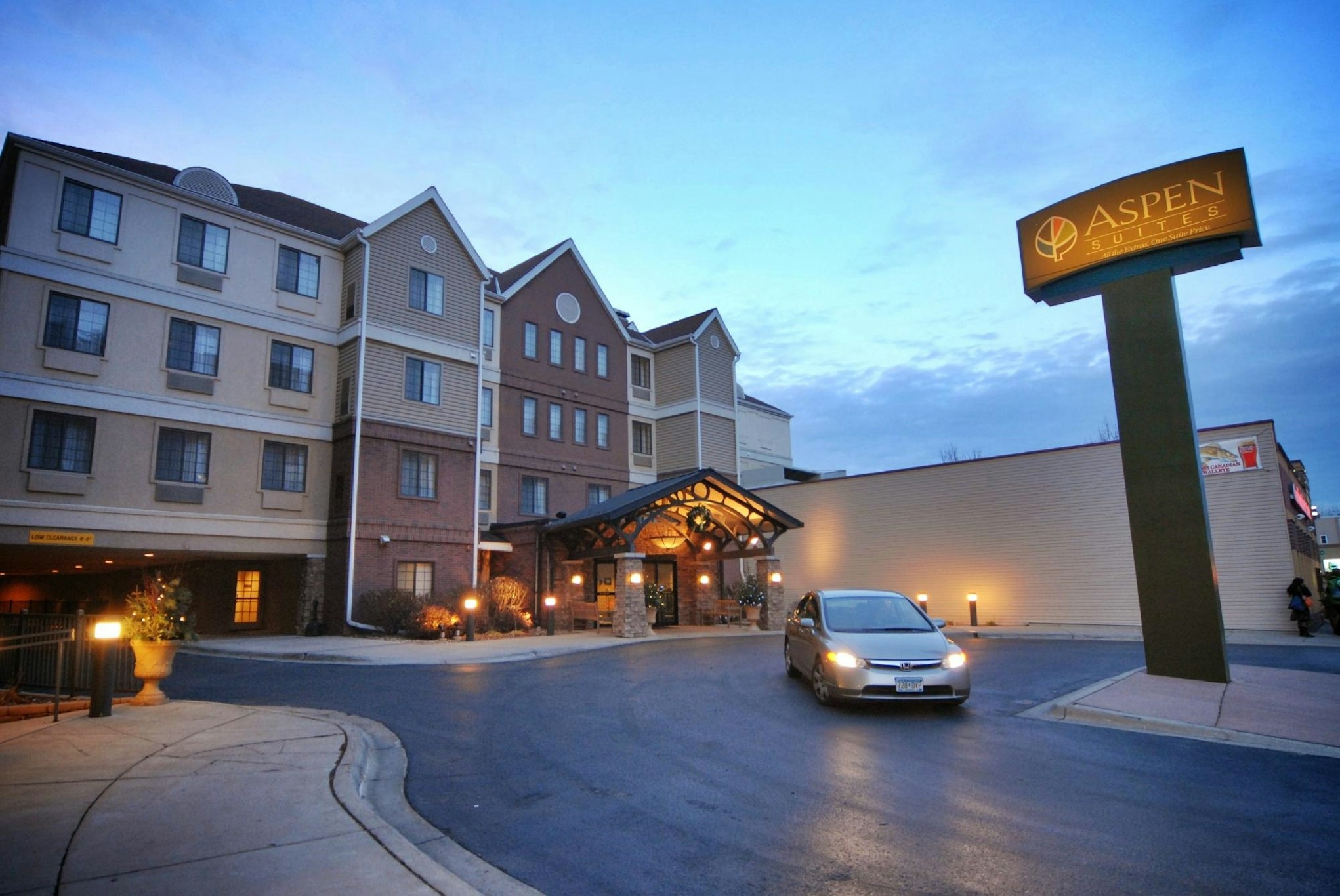 Aspen Suites - Rochester 36/37