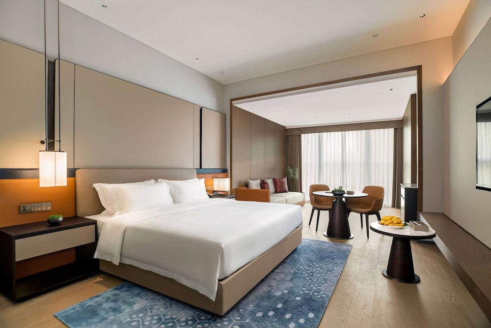 Deluxe, King Bed, Smoking