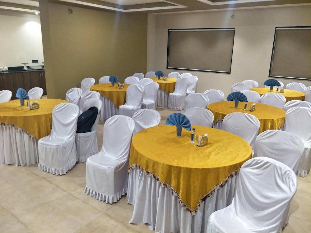 Kyriad Hotel Solapur by OTHPL 25/36