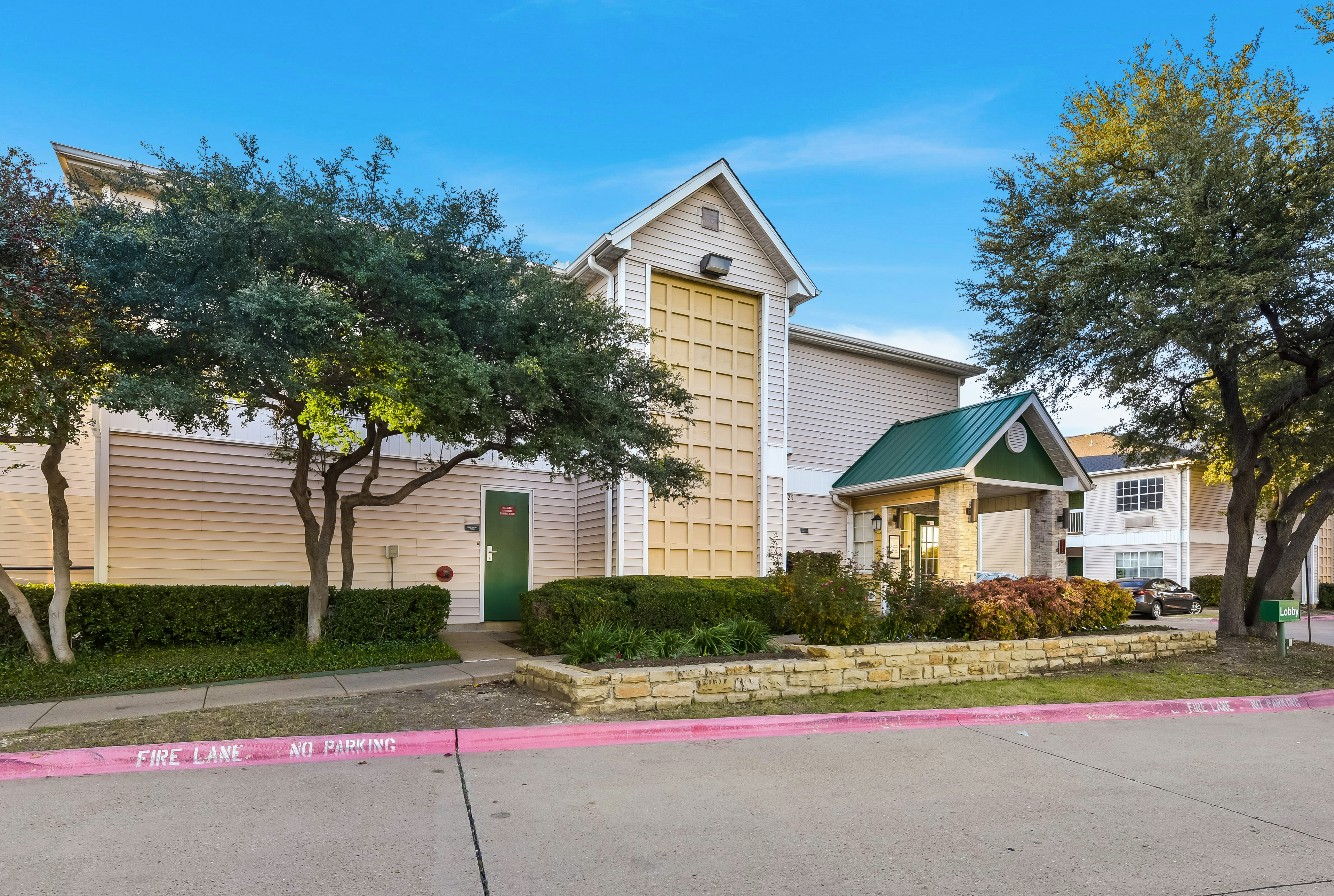 Hometowne Studios Dallas - North Addison/Tollway 16/16