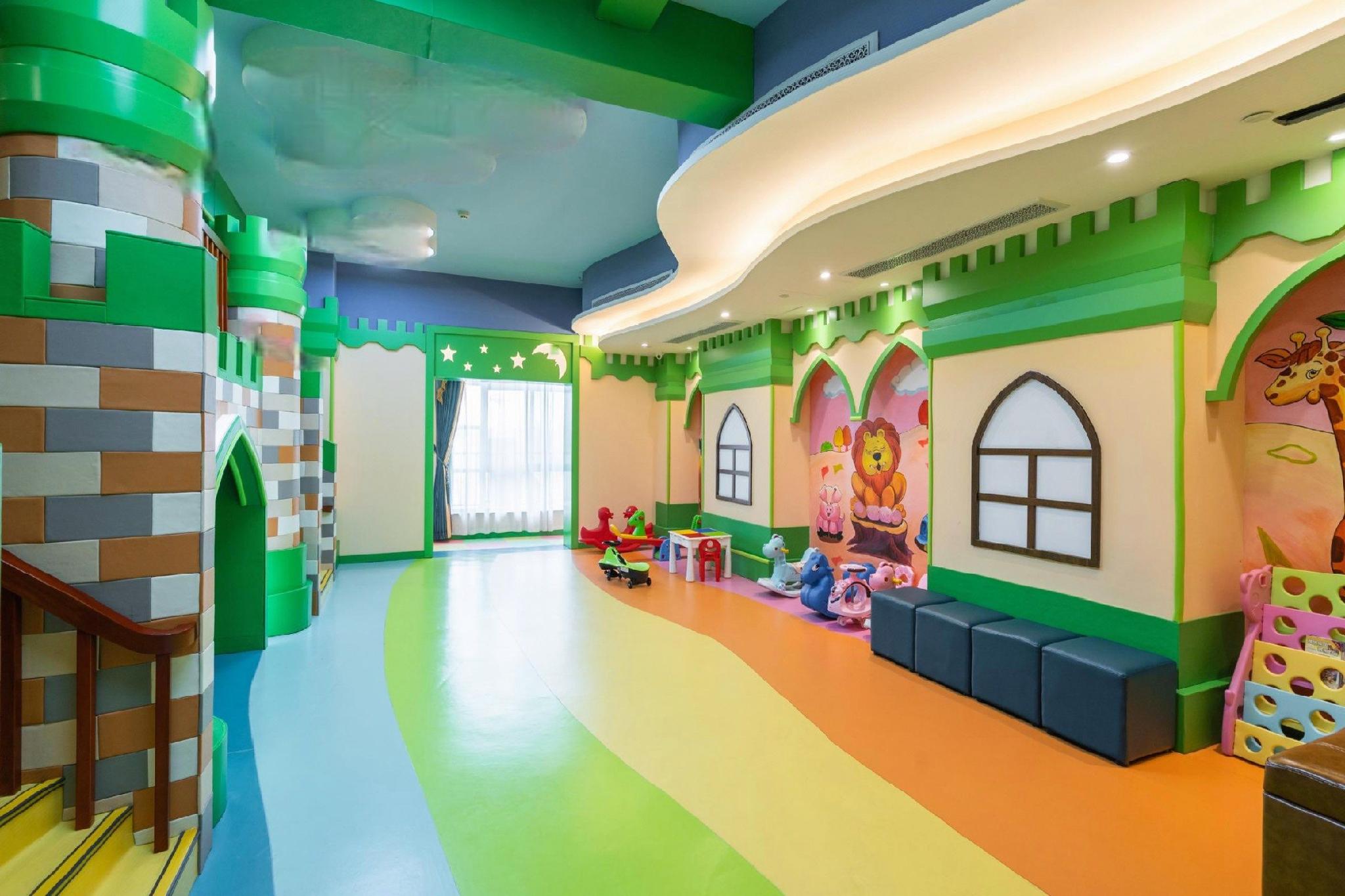 Fantawild Holiday Hotel 23/28