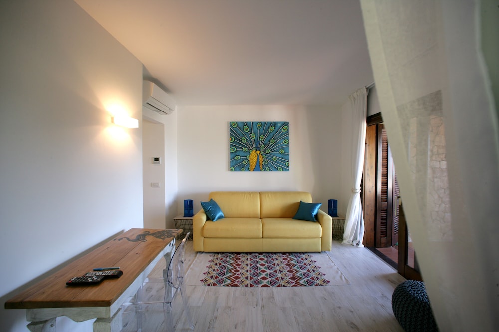 SENIOR, SUITE, KING BED