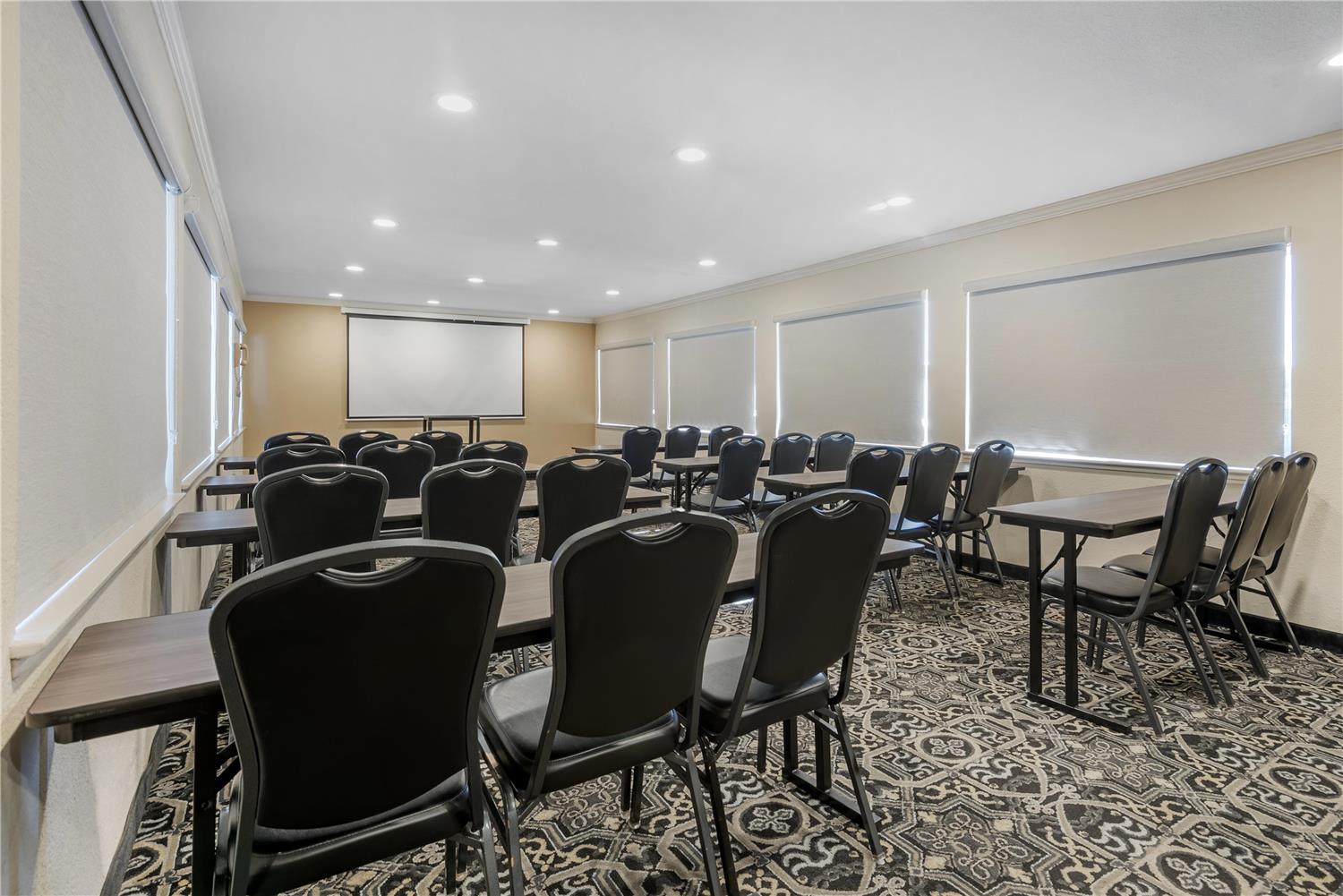Best Western Plus Inn Of Hayward 36/40