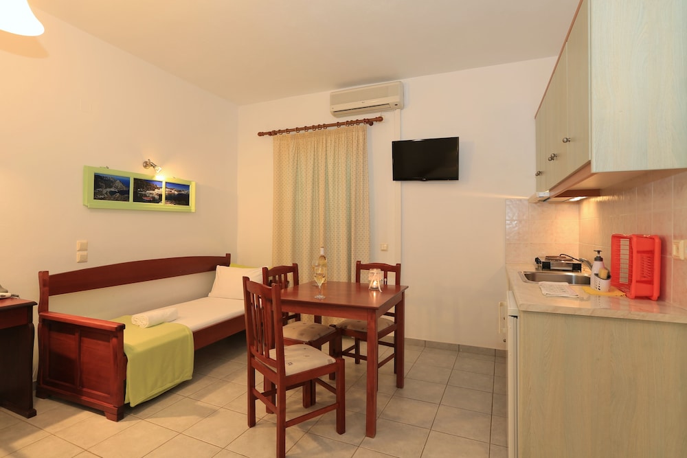 Edem Hotel Apartments 64/72