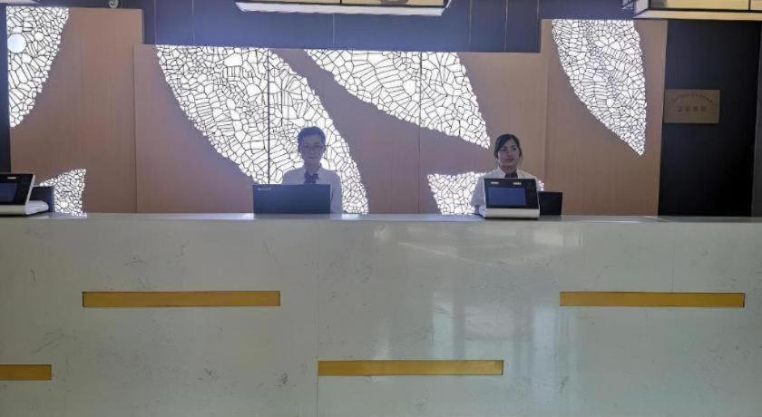 GreenTree Inn Express Shanghai Baoshan District Youyi Road Metro Station 8/46