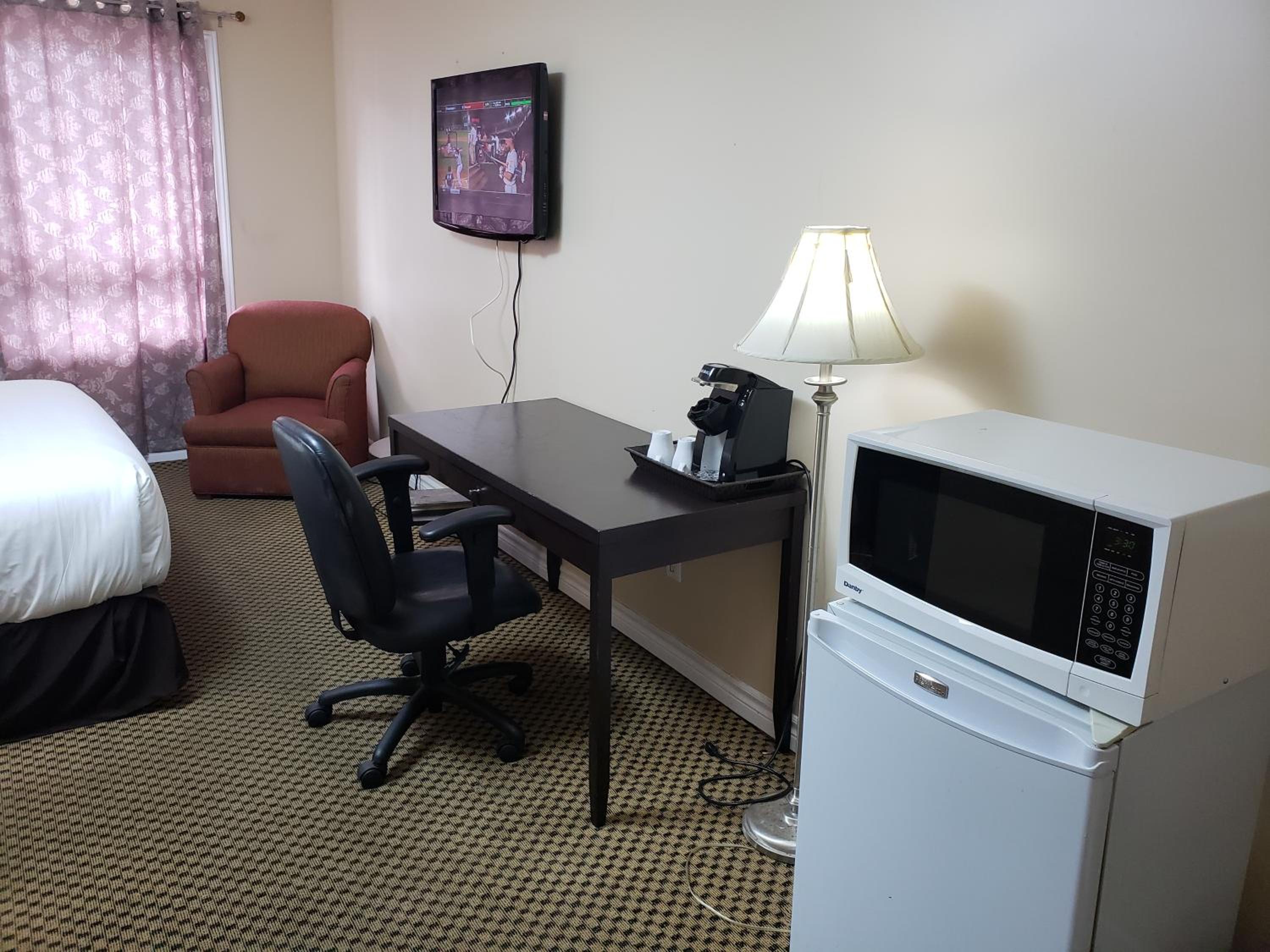 Regency Inn & Suites 25/33
