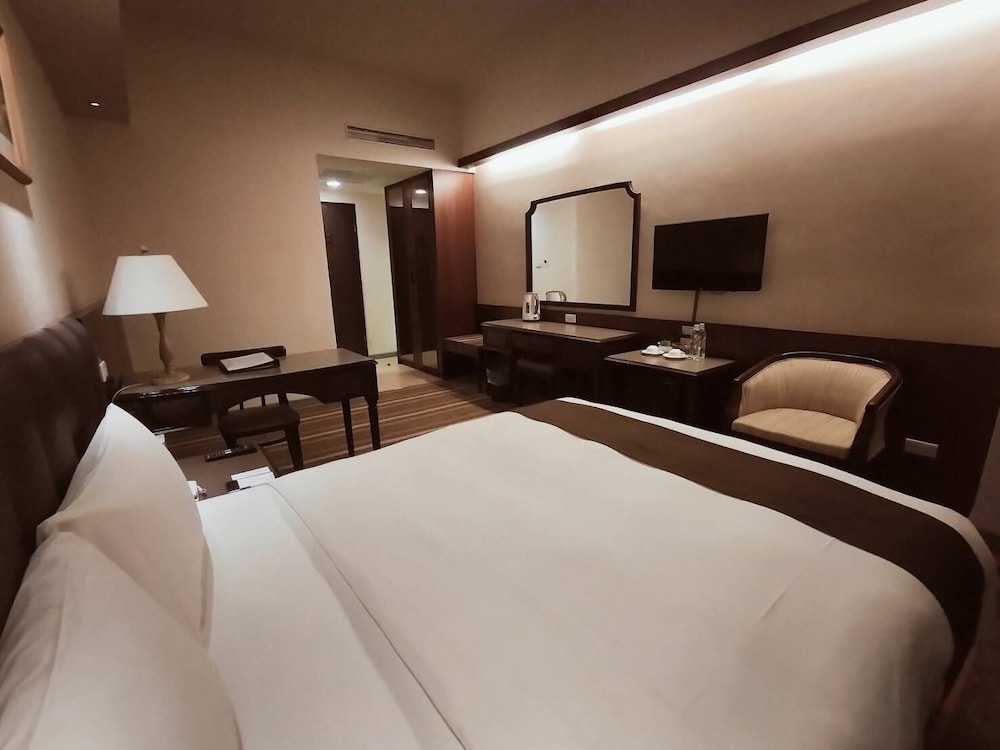 Urban Hotel 33 23/69
