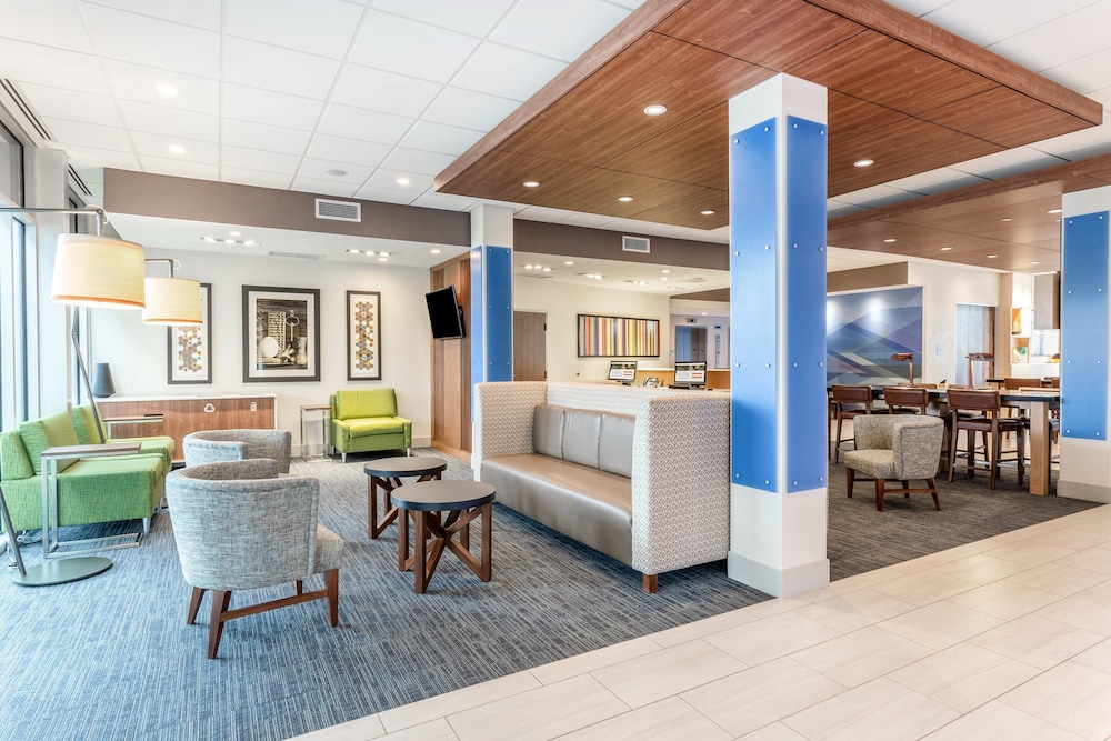 Holiday Inn Express Suites Springfield North 39/60