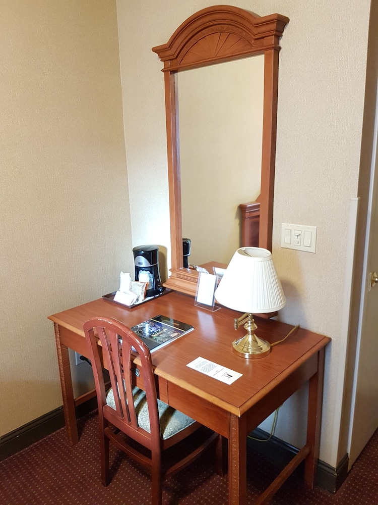 NEWTON HOTEL 26/37