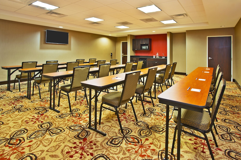 Holiday Inn Express Suites Springfield Dayton Area 43/45
