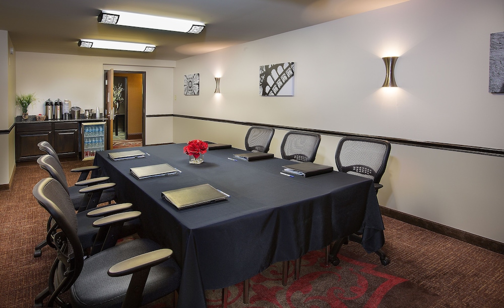 Best Western Plus The Charles Hotel 39/42