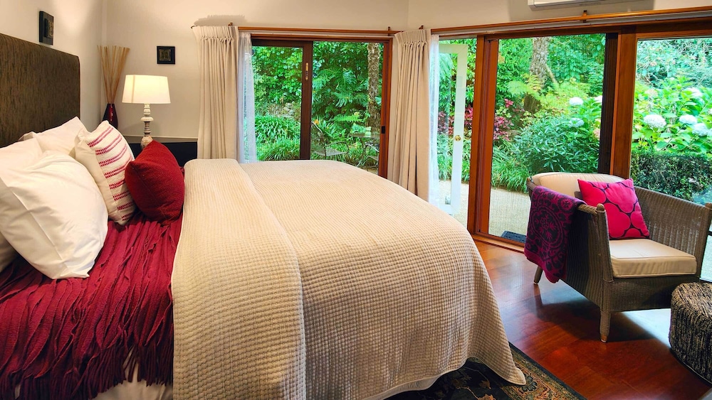 Moon Gate Villa 8/50