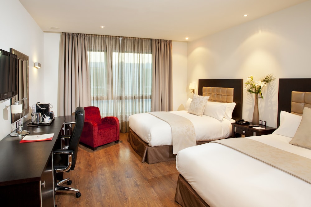 Crowne Plaza Madrid Airport Hotel 23/76