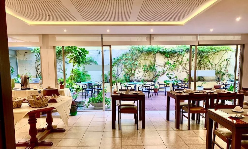 restaurant cafeteria
