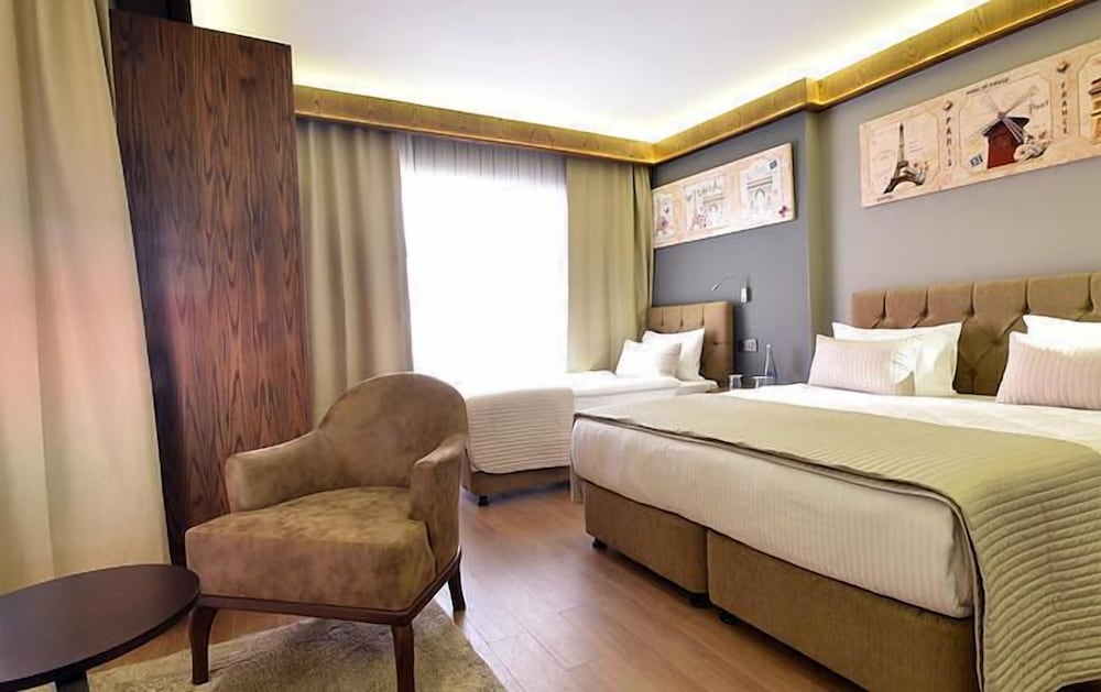 The Elegant Hotel 19/50