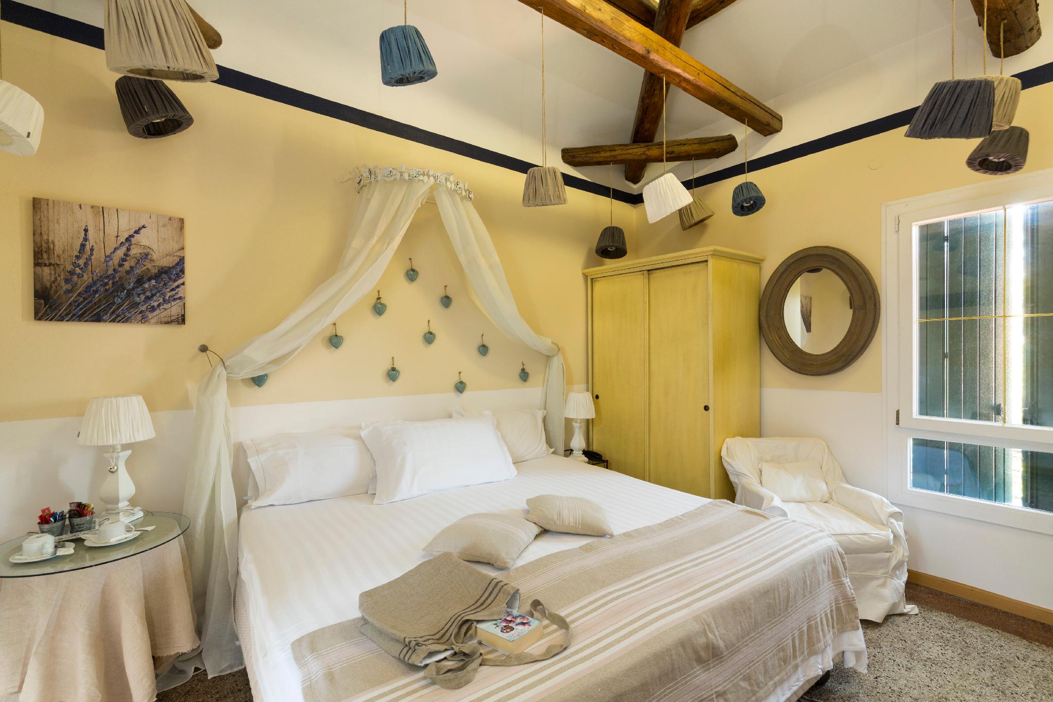 Superior, Double Bed, City View