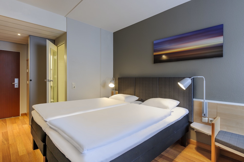 IBIS FRANKFURT MESSE WEST 25/61