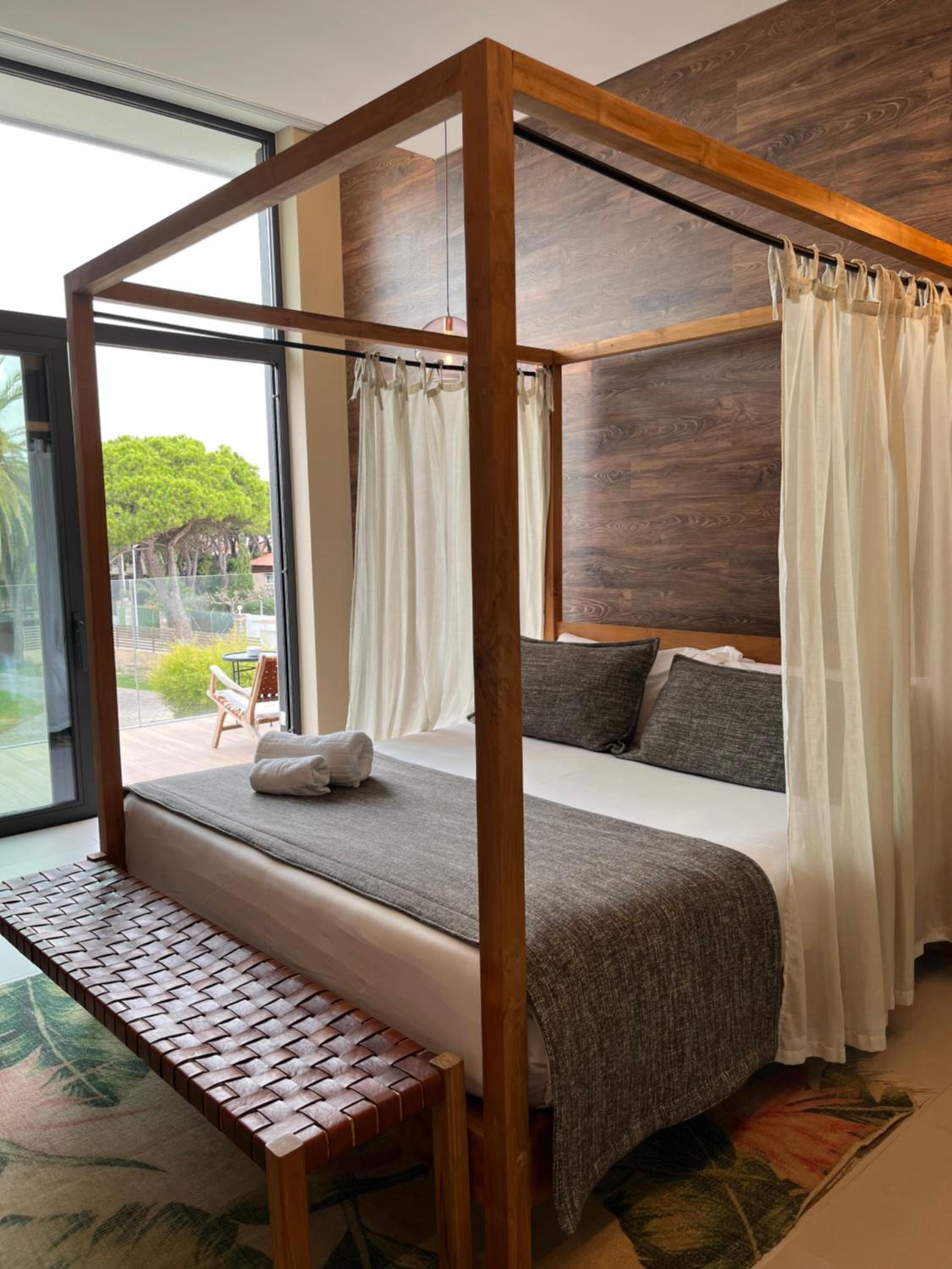جناح جونيور، Hotel Tropical Gava Mar 2/6