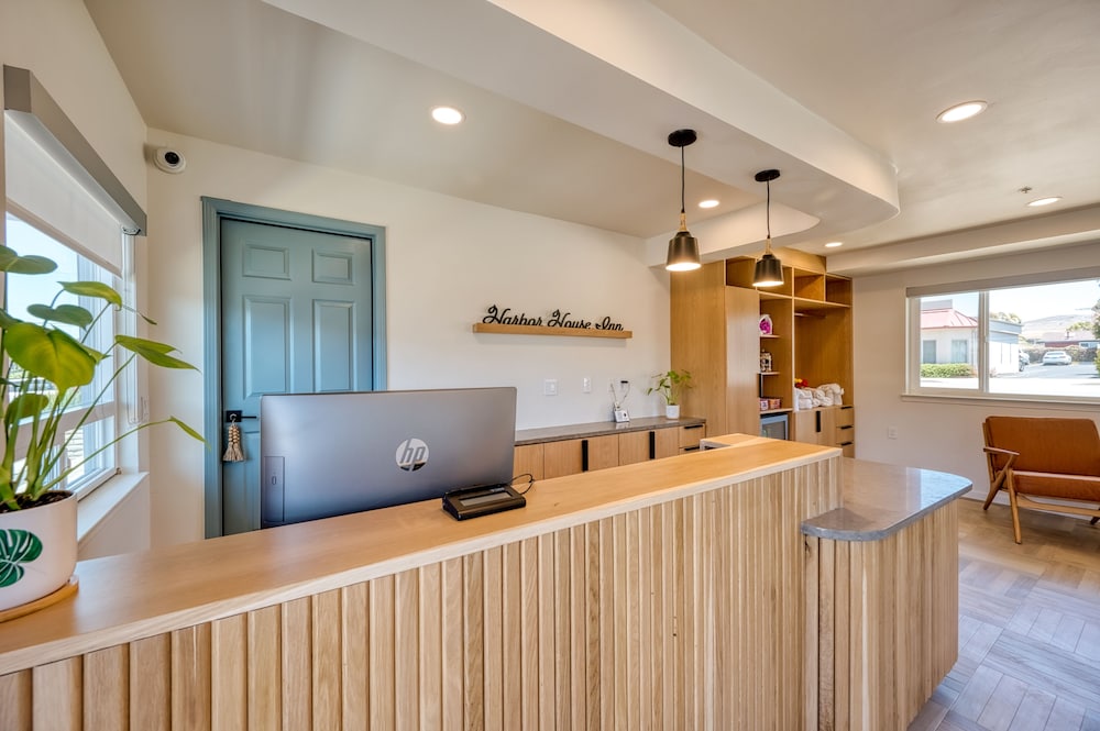 Harbor House Inn 8/50