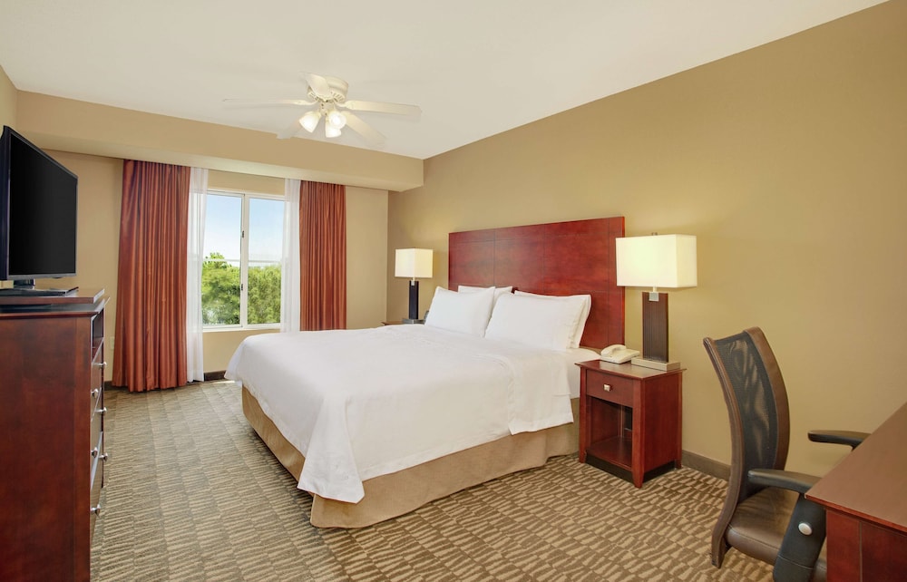 غرفة بسرير كينج وسريرين مزدوجين لذوي الإعاقة، Homewood Suites By Hilton Tampa-Brandon 2/6