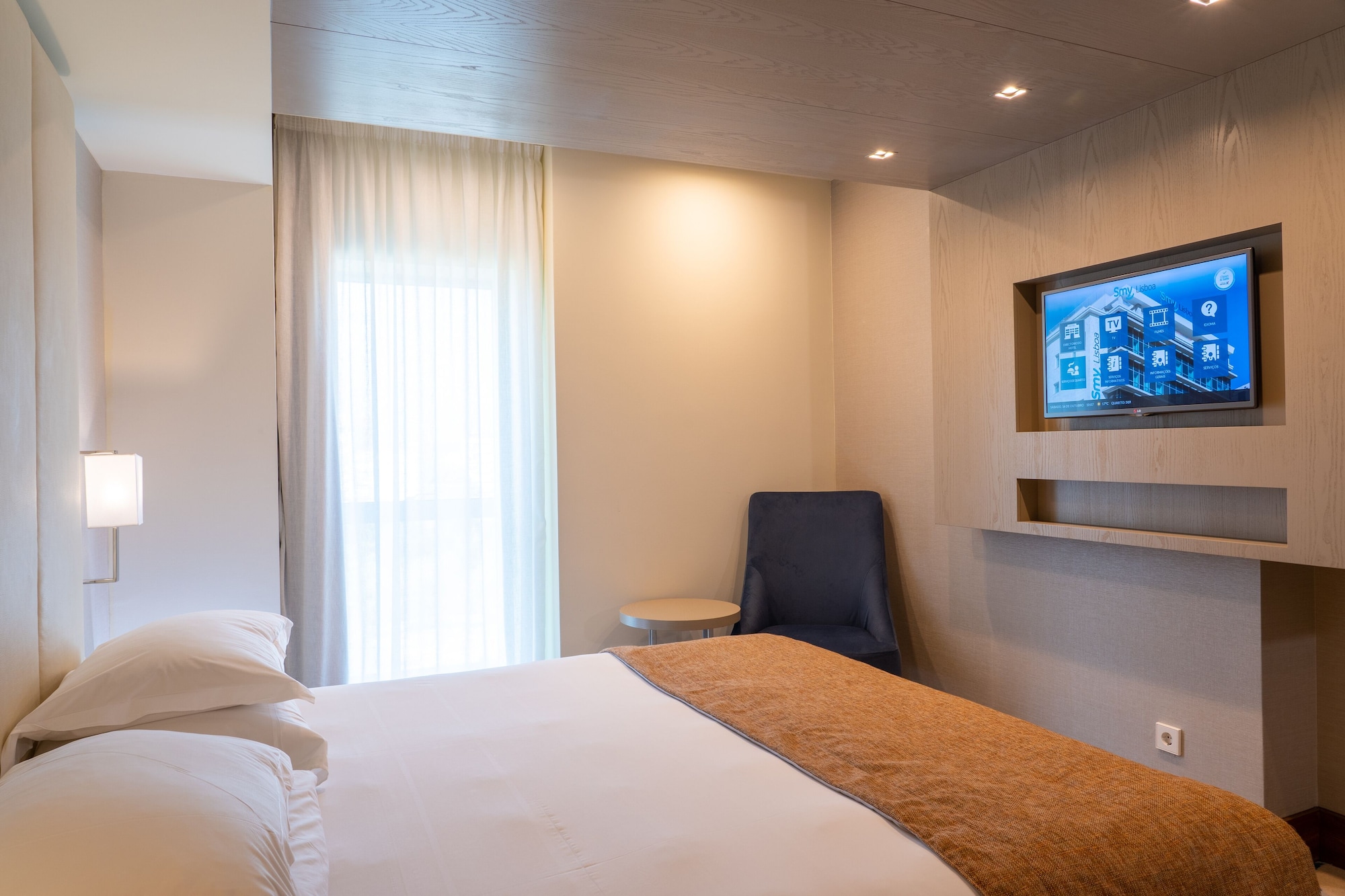 SUITE, TWO EXTRA BEDS
