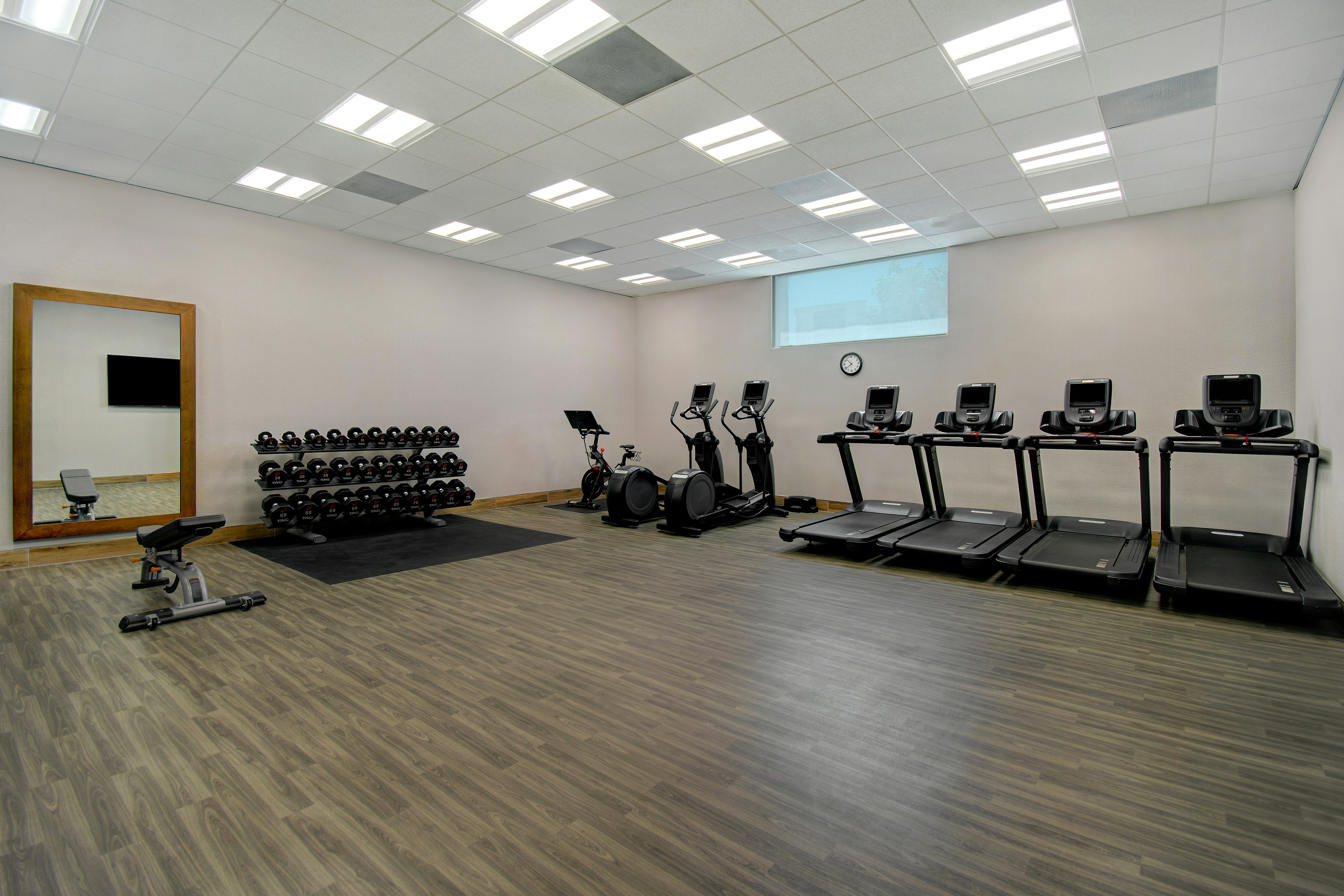 Hampton Inn & Suites Ontario Rancho Cucamonga 13/23