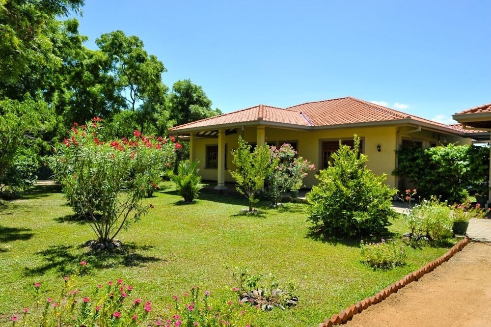 The Lake View Bungalow Yala 47/50