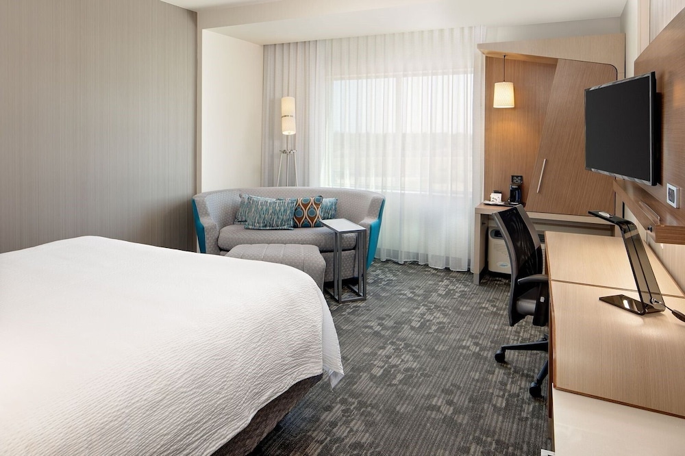 COURTYARD by MARRIOTT DALLAS CARROLLTON 8/49