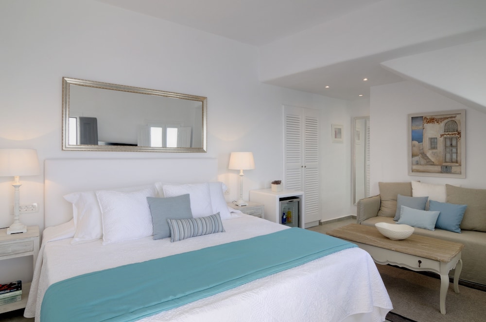 Aqua Luxury Suites 11/75