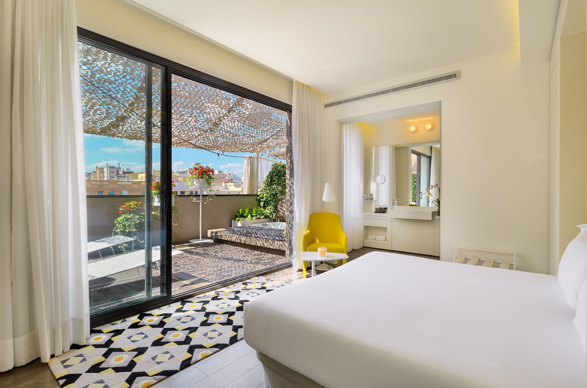 JUNIOR SUITE, JETTED TUB, TERRACE