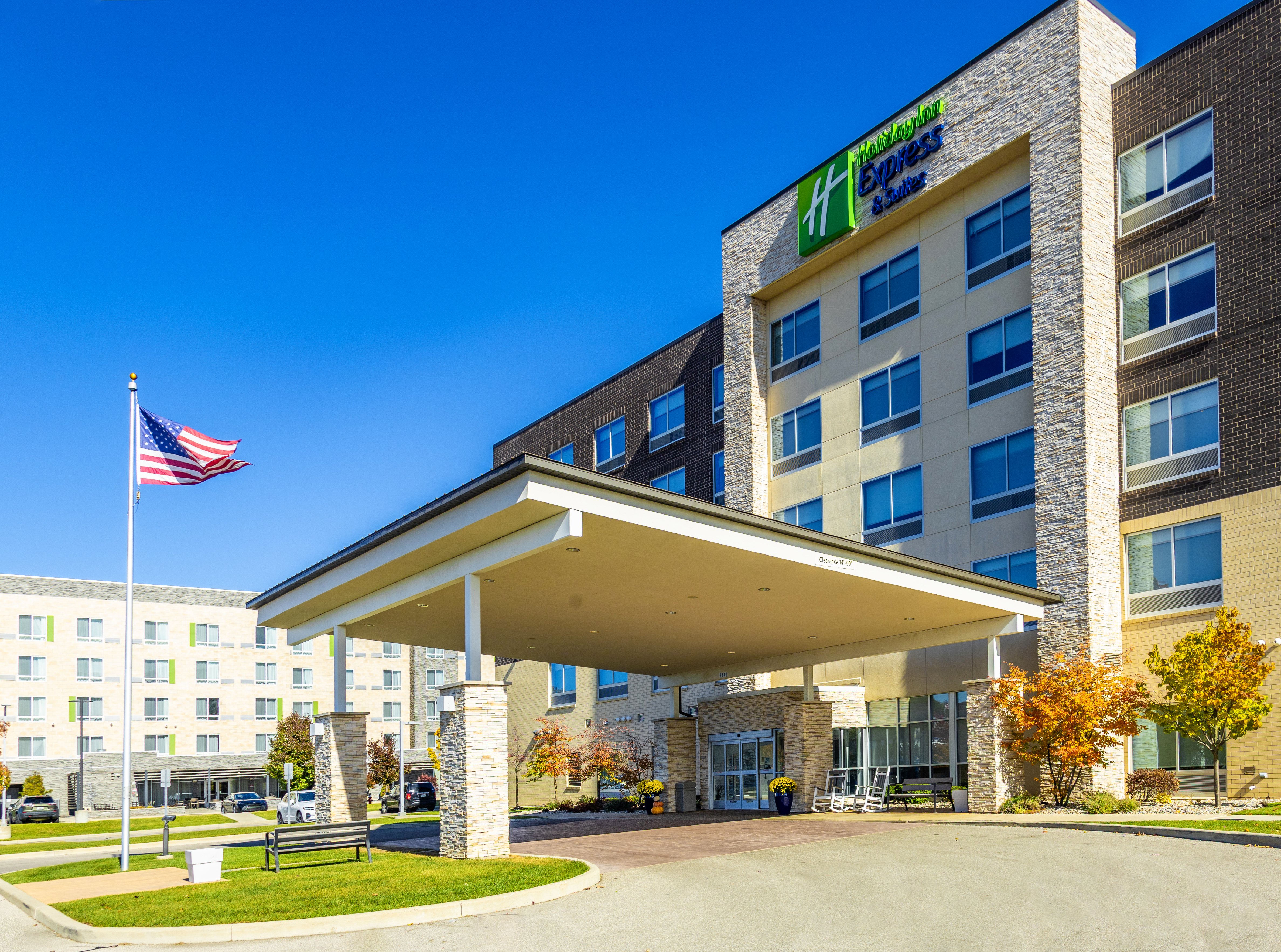 Holiday Inn Express Suites Toledo West 51/54