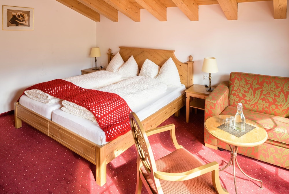 Style, Twin Beds, Mountain View, Sofa