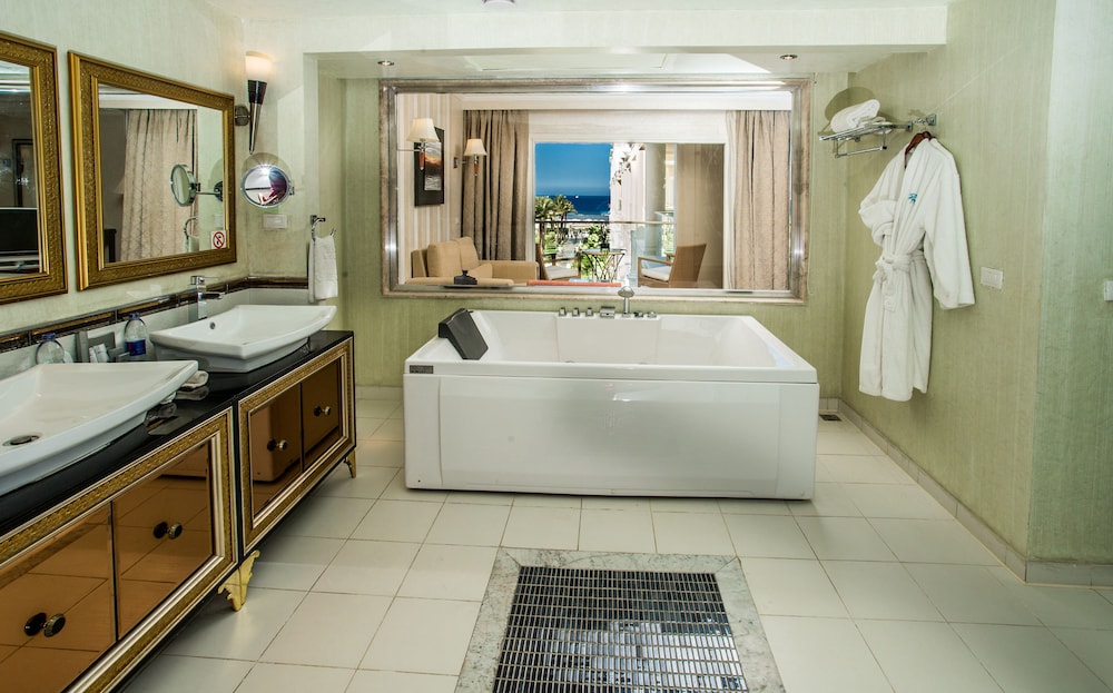 Prime, Vip, Suite, King Bed, Pool and Sea View, Hot Tub
