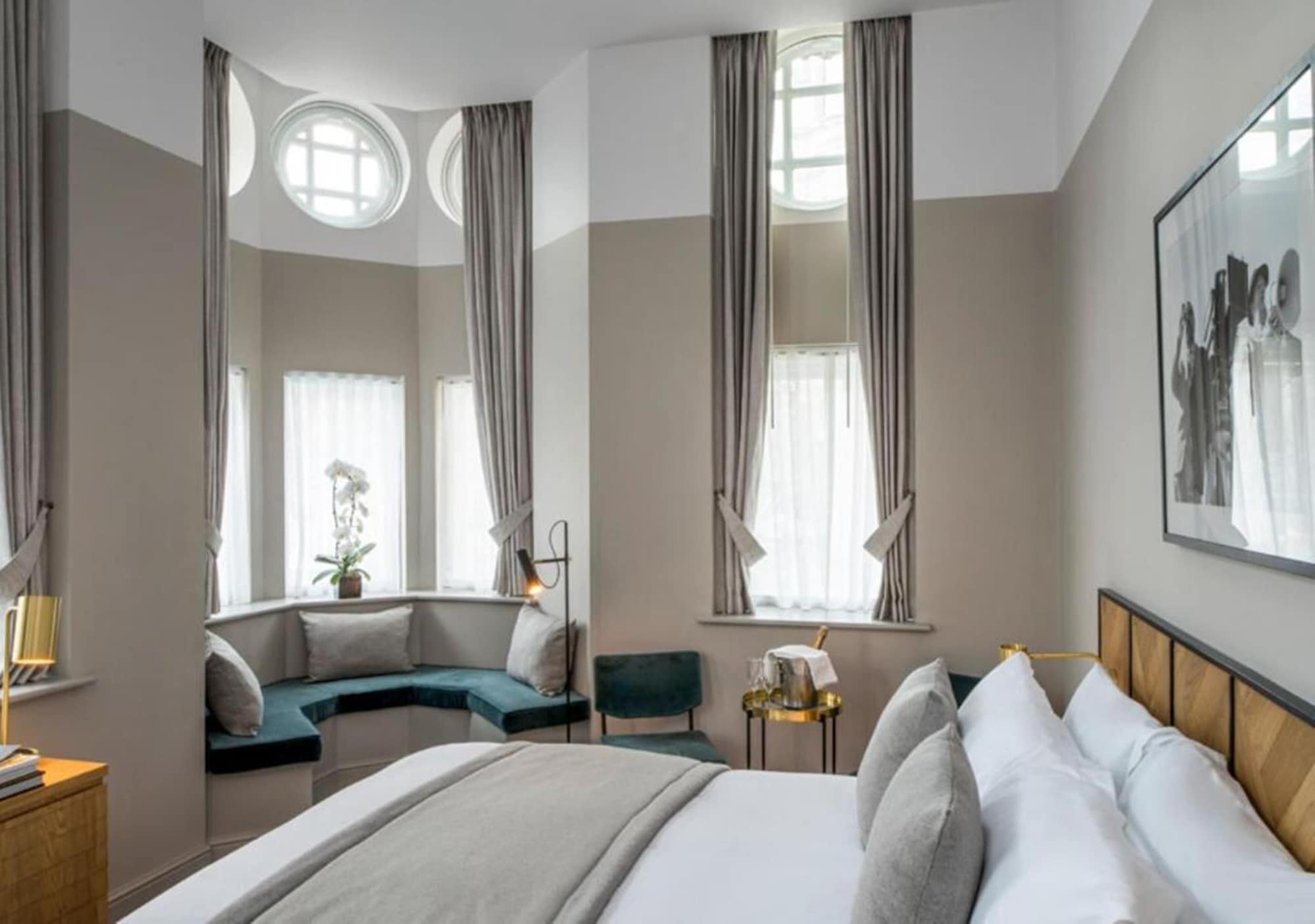 EXECUTIVE, DOUBLE BED