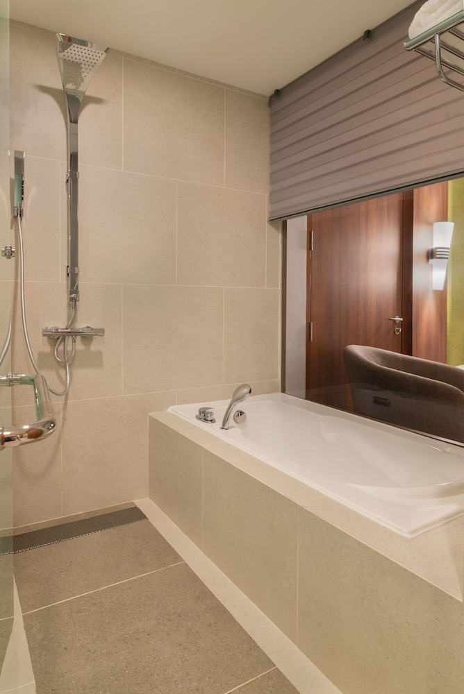 The Zenith Hotel Cameron 24/40