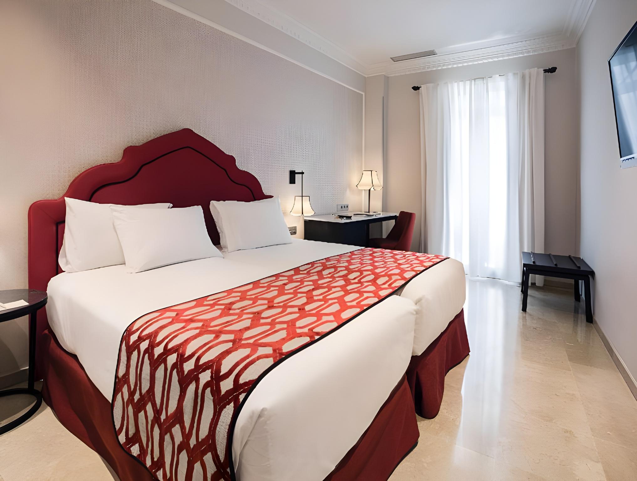 Room, Double or Twin Bed