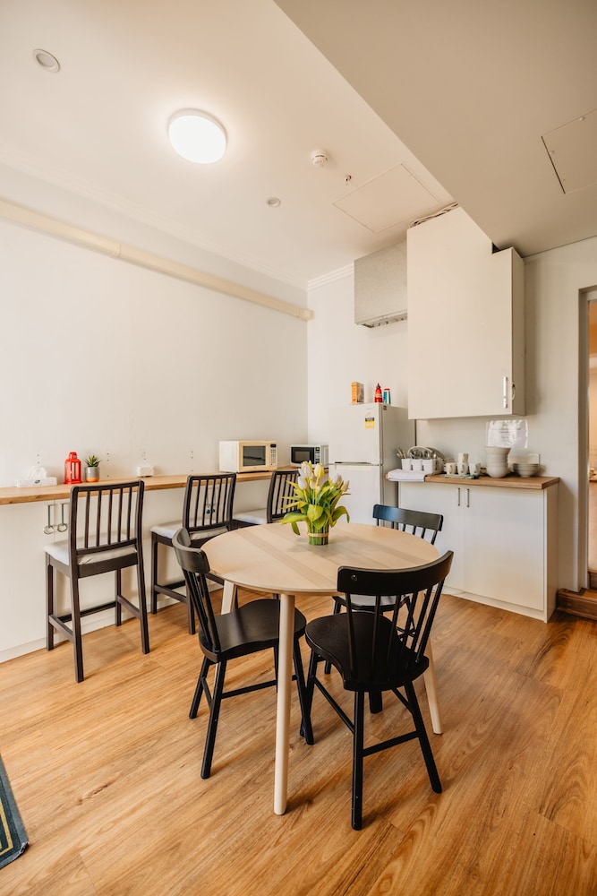 Newtown Cozystays 46/60